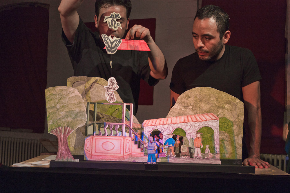 Papiertheater-Szene