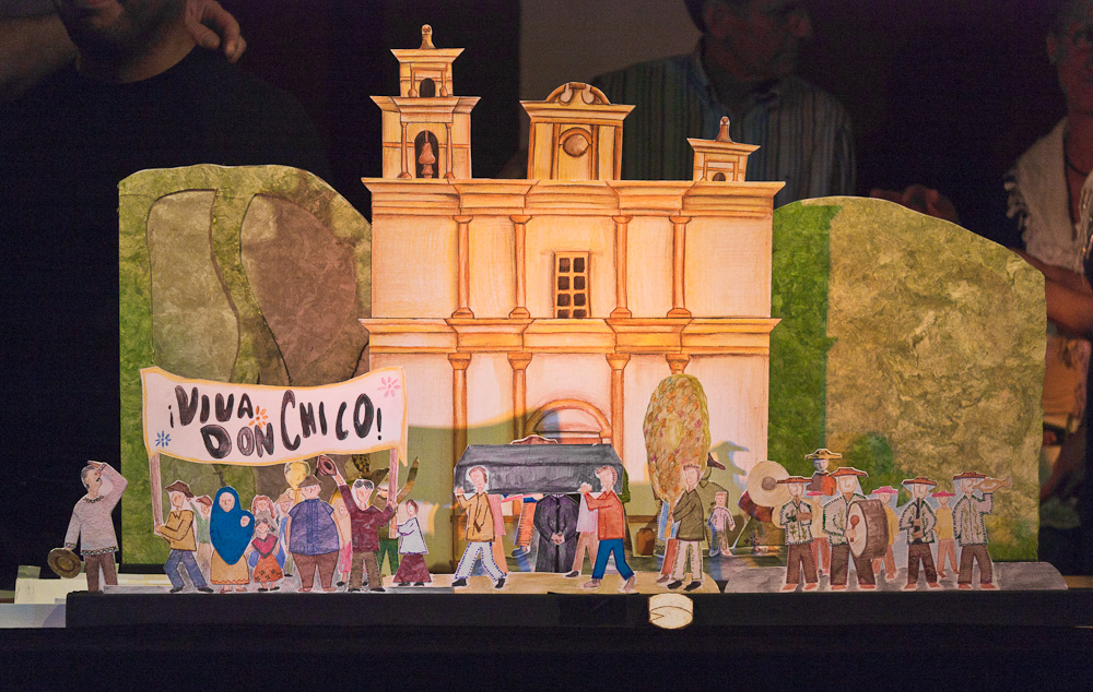 Papiertheater-Szene