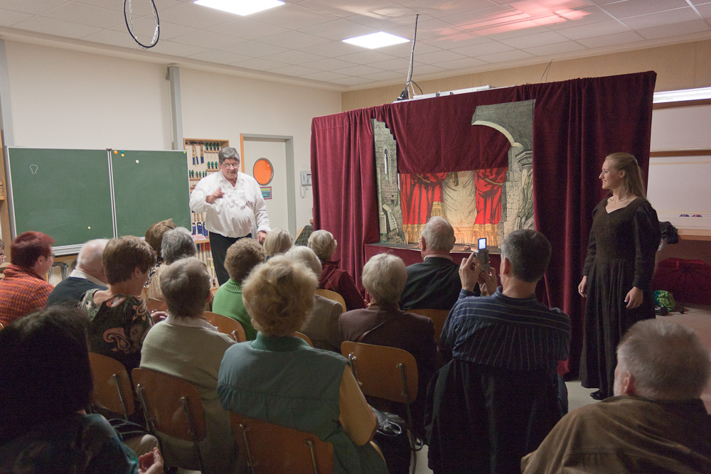 Papiertheater-Szene