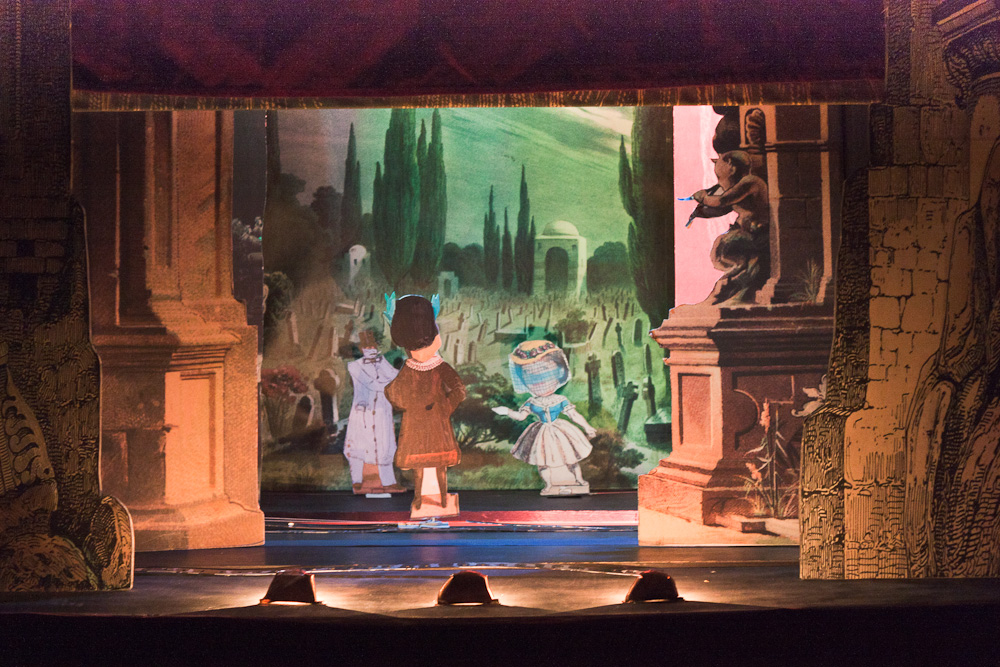 Papiertheater-Szene