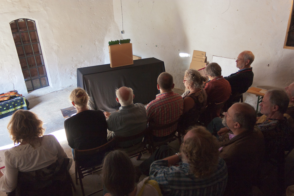 Papiertheater-Szene
