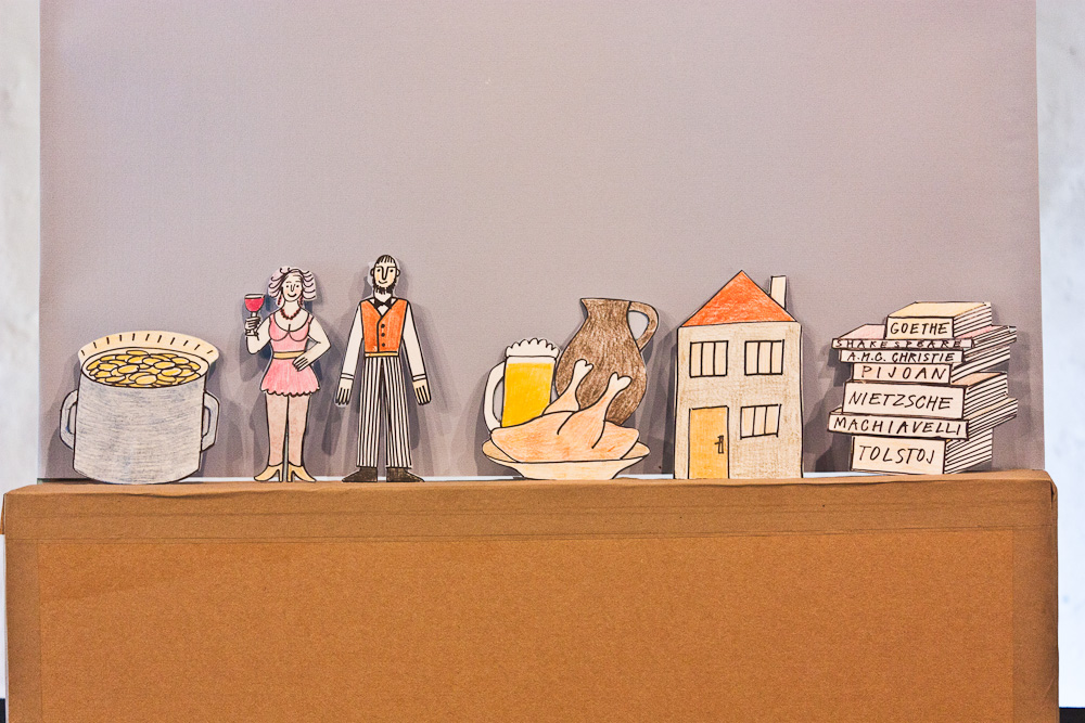Papiertheater-Szene