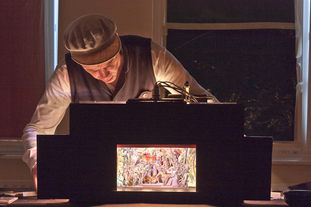 Papiertheater-Szene