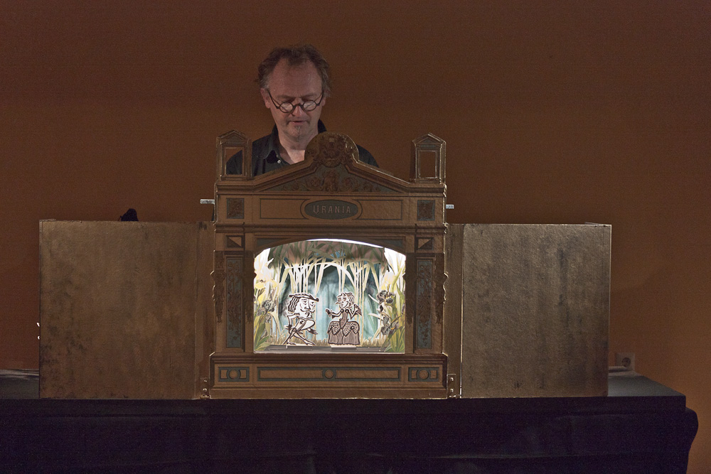 Papiertheater-Szene