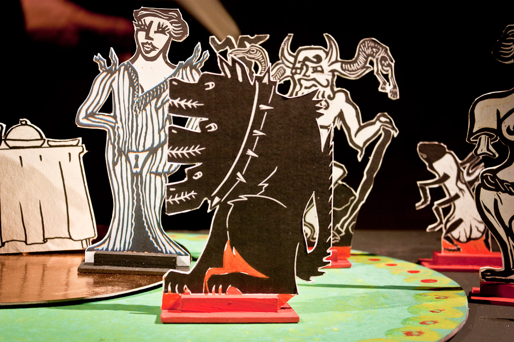 Papiertheater-Szene