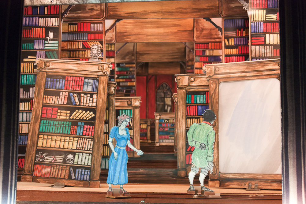 Papiertheater-Szene