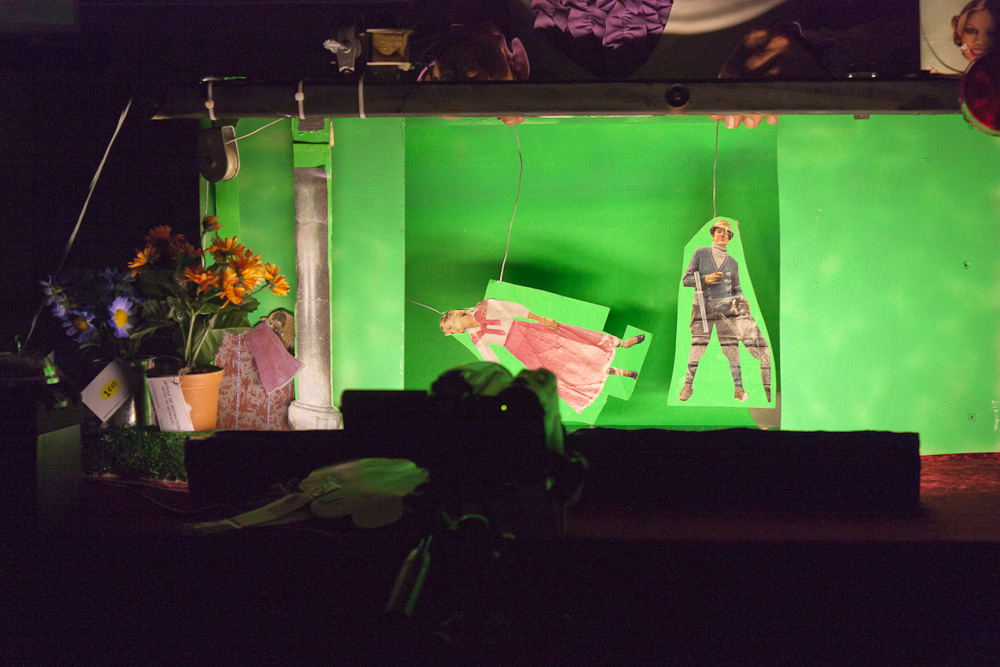 Papiertheater-Szene