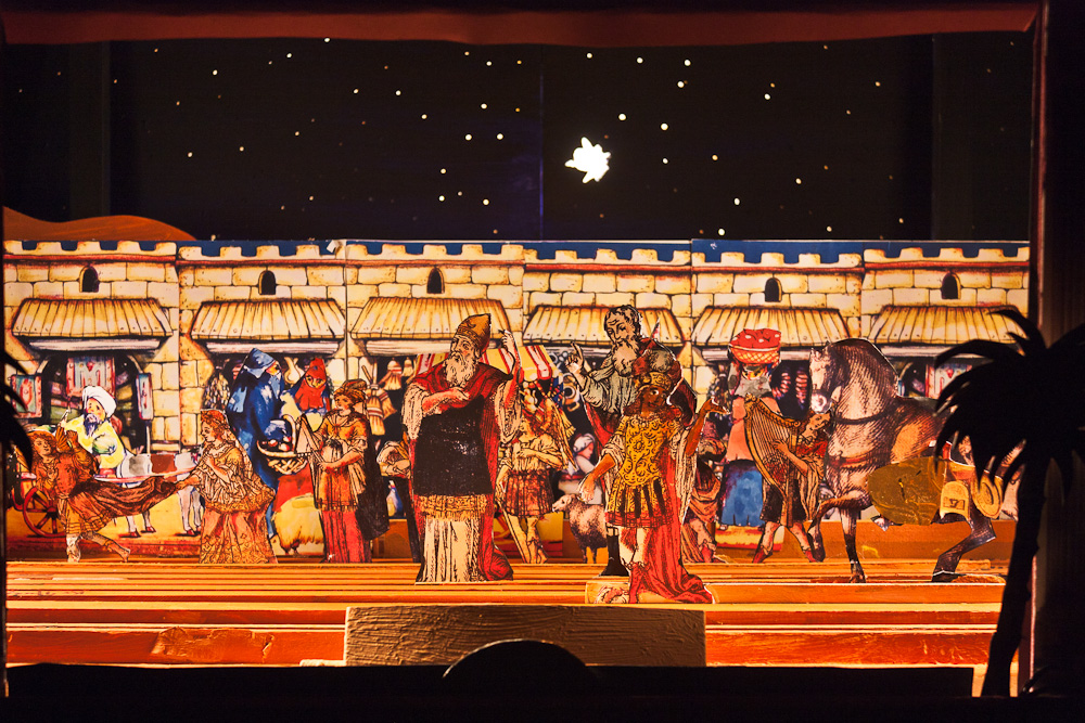 Papiertheater-Szene