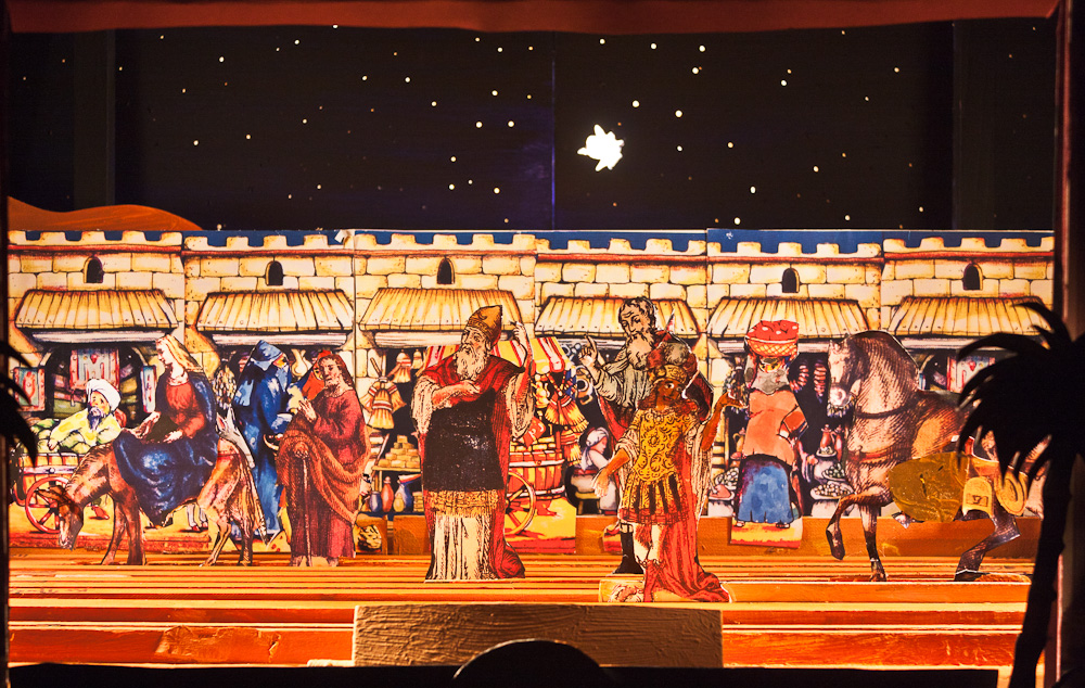 Papiertheater-Szene