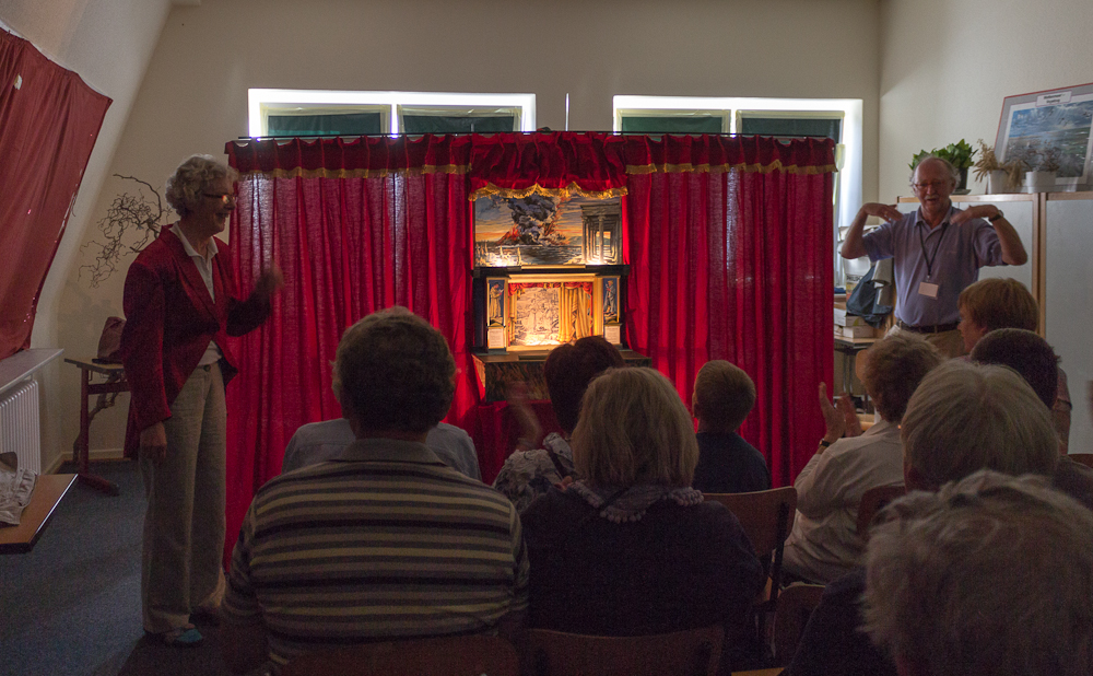 Papiertheater-Szene