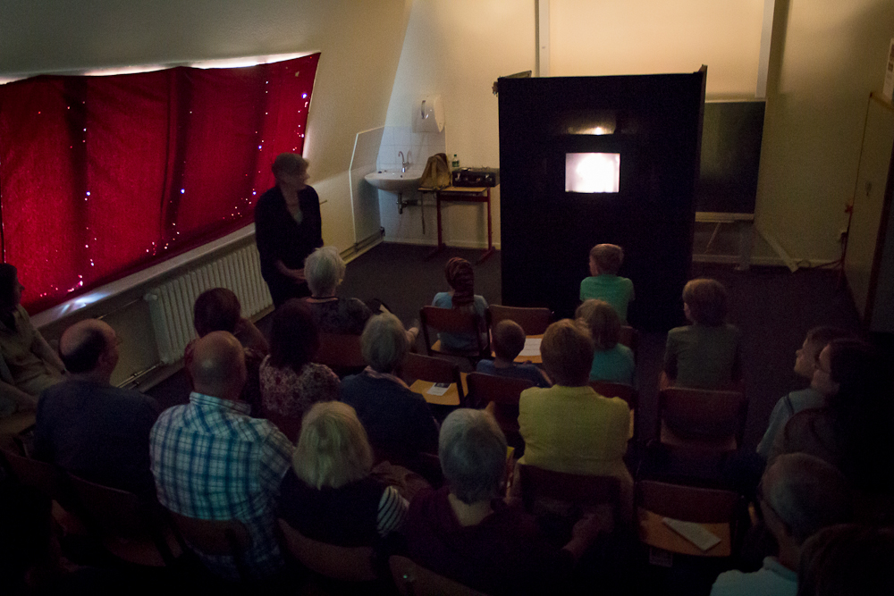 Papiertheater-Szene