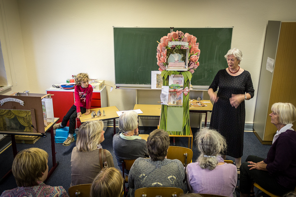 Papiertheater-Szene
