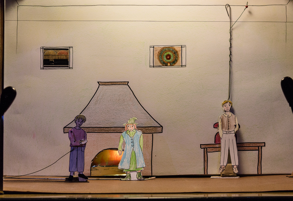 Papiertheater-Szene