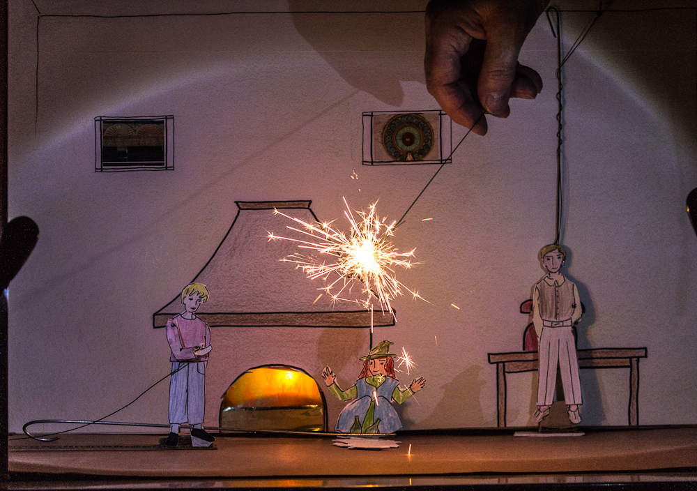 Papiertheater-Szene
