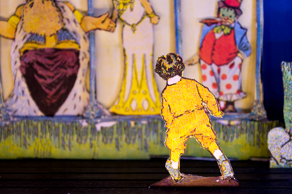 Papiertheater-Szene