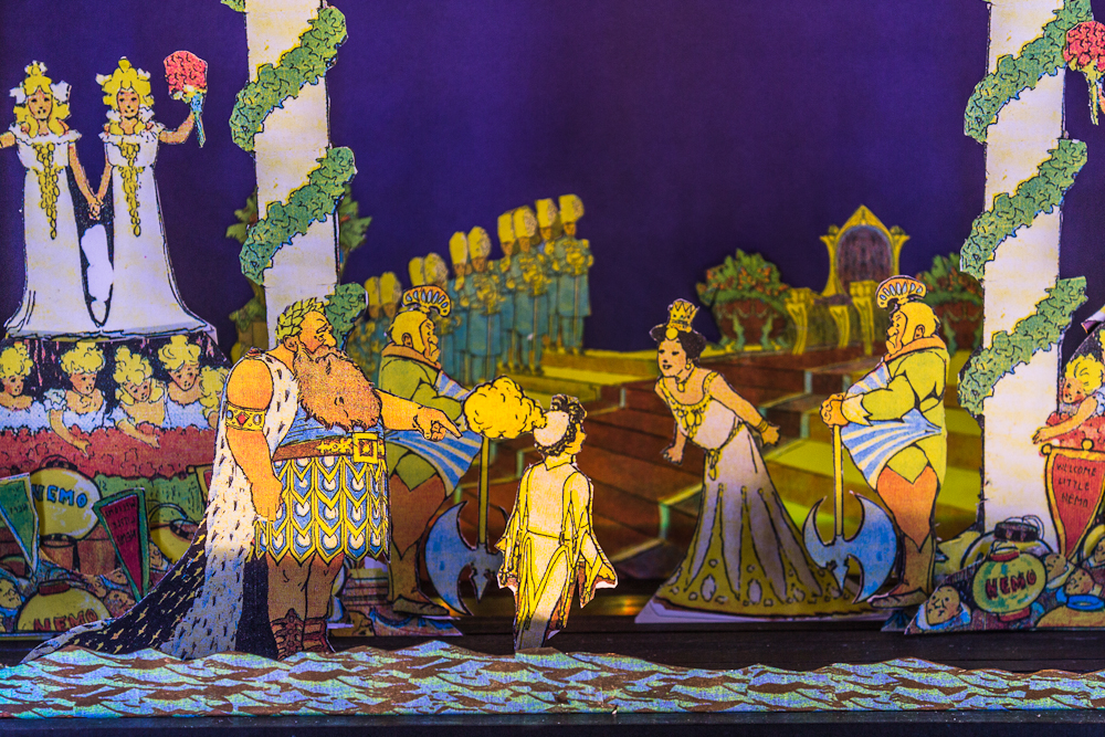 Papiertheater-Szene