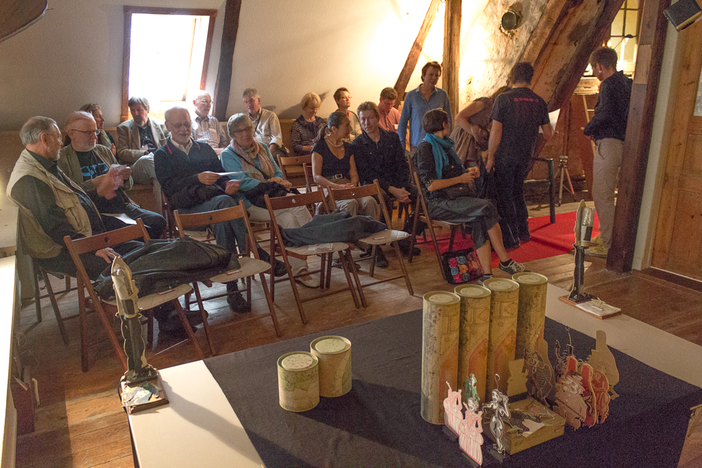 Papiertheater-Szene