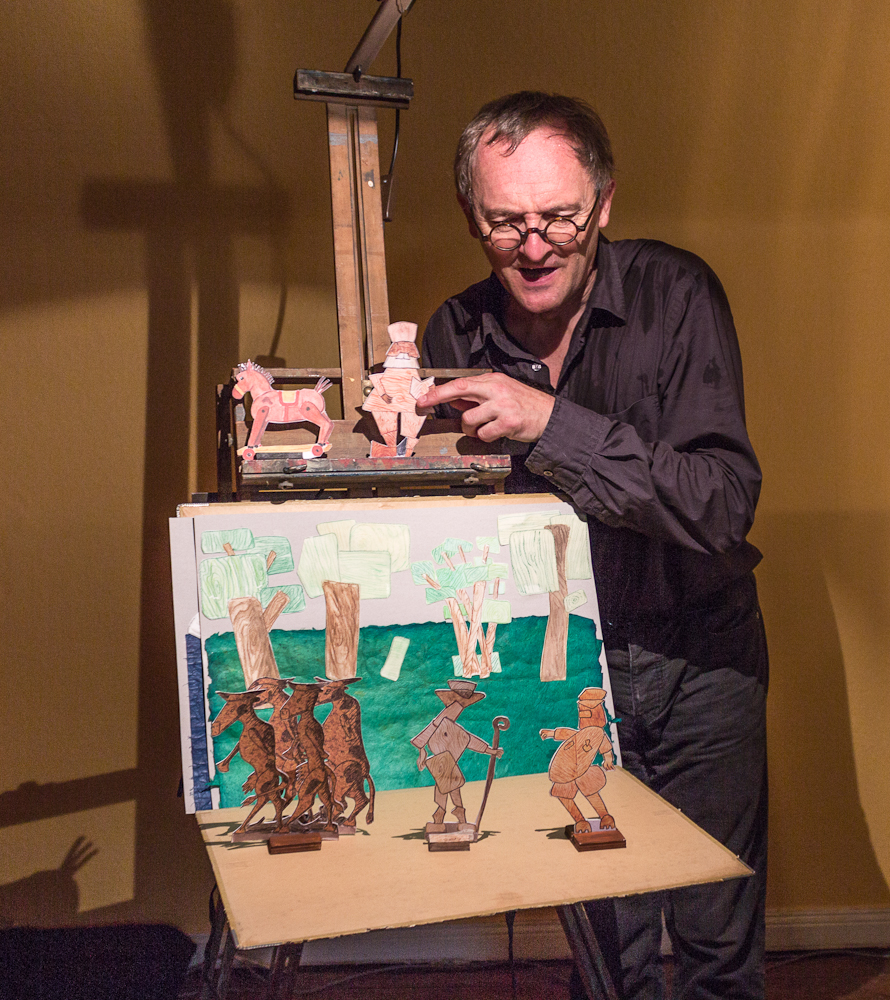 Papiertheater-Szene