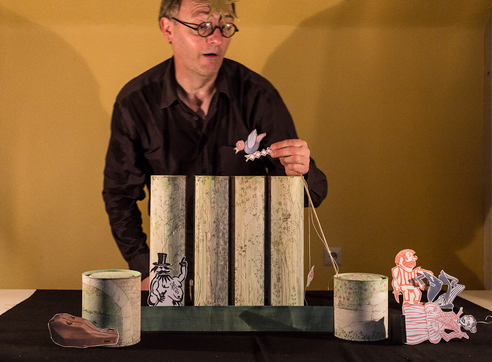 Papiertheater-Szene