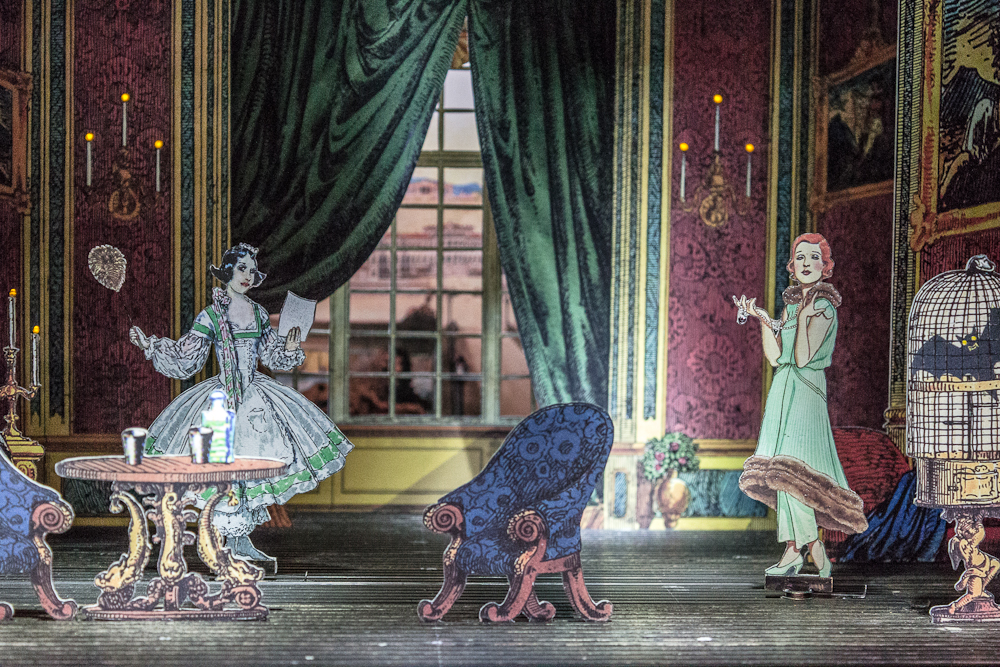 Papiertheater-Szene