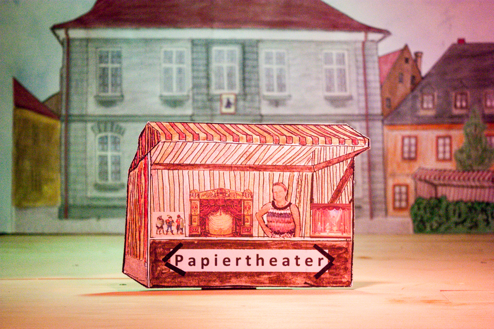 Papiertheaterszene