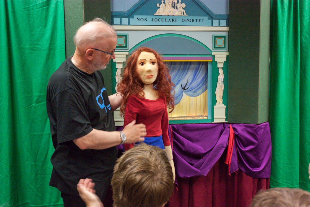 Papiertheaterszene
