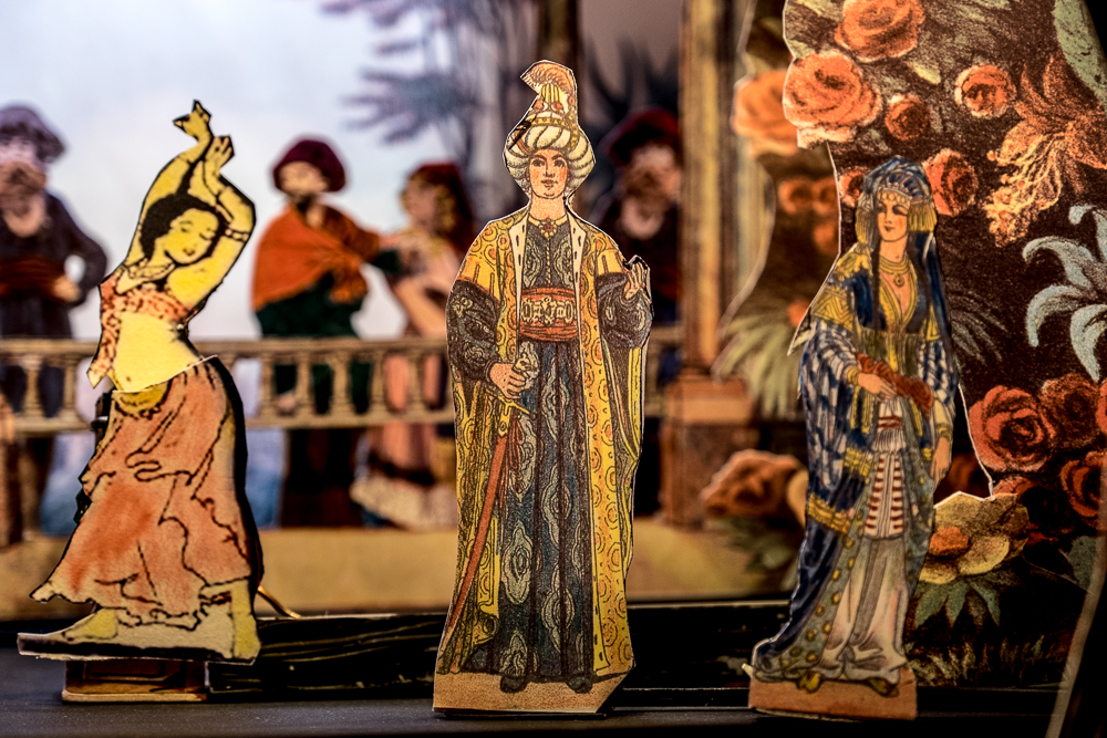 Papiertheaterszene