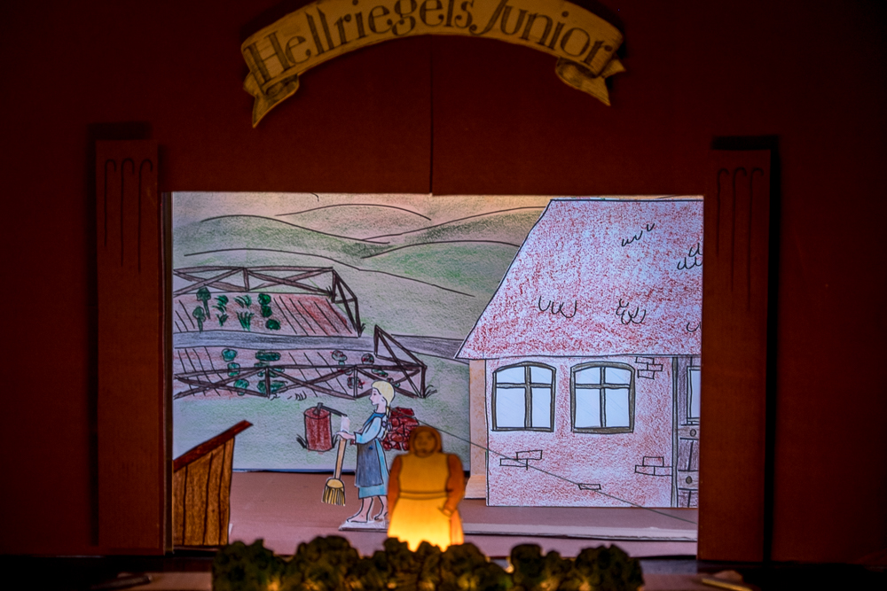 Papiertheaterszene