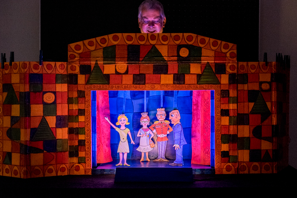 Papiertheaterszene