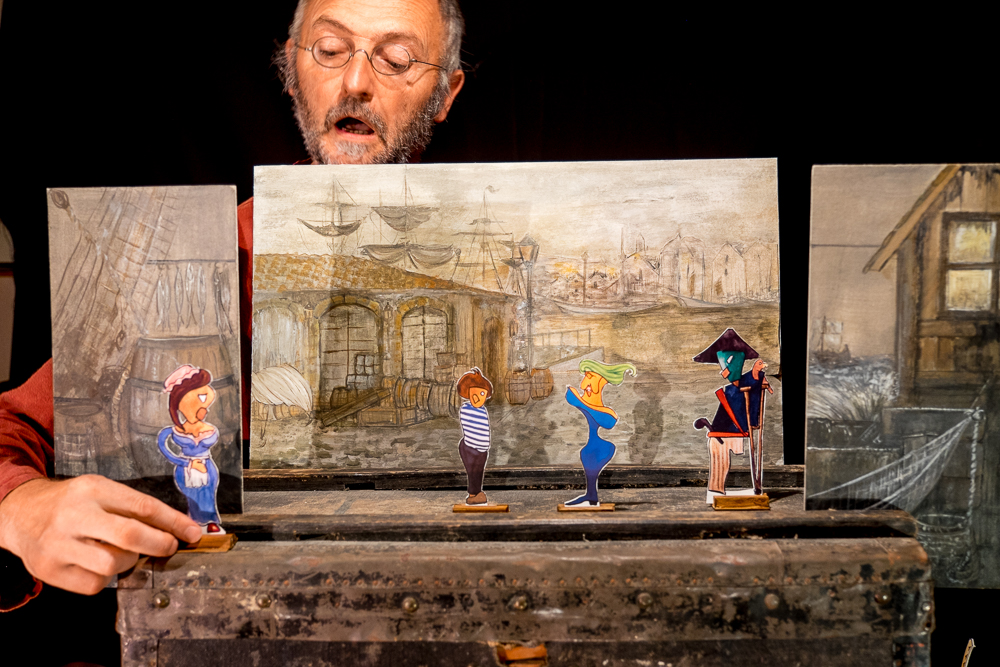 Papiertheaterszene