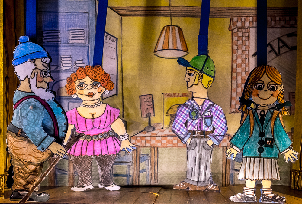 Papiertheaterszene