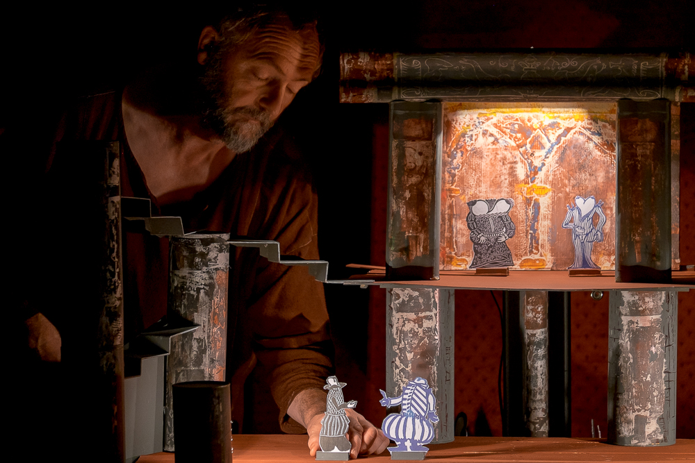 Papiertheaterszene