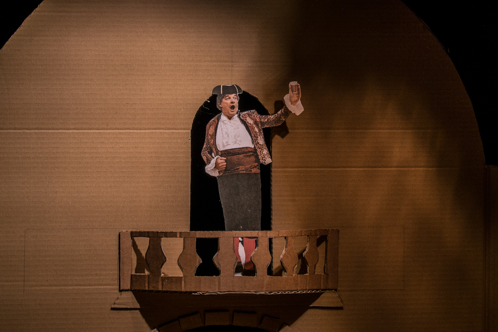 Papiertheaterszene