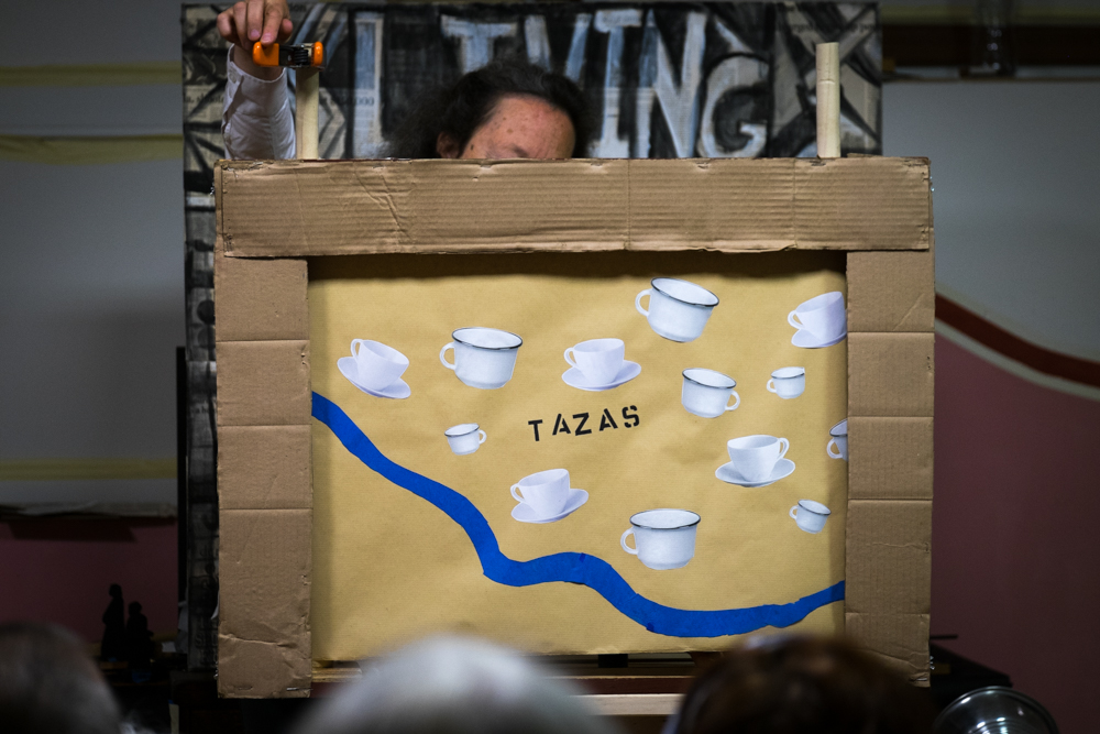 Papiertheaterszene