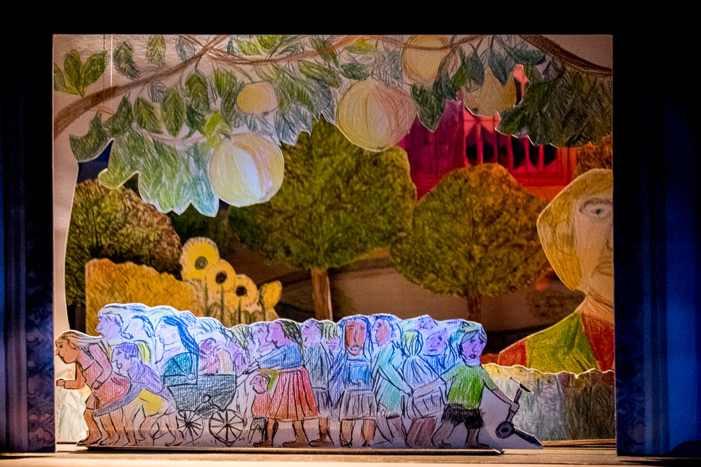 Papiertheaterszene