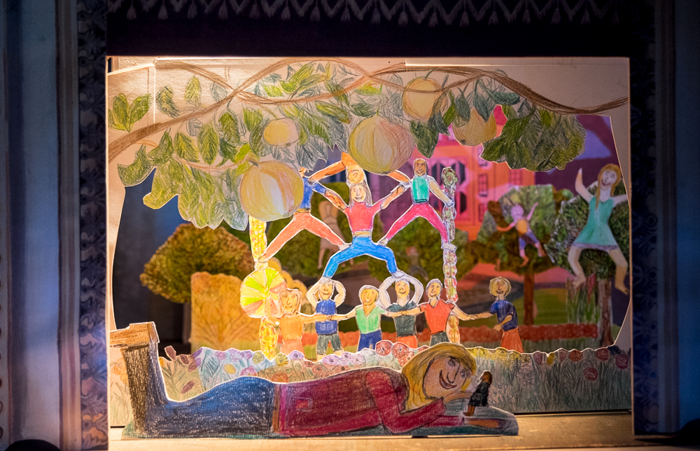 Papiertheaterszene