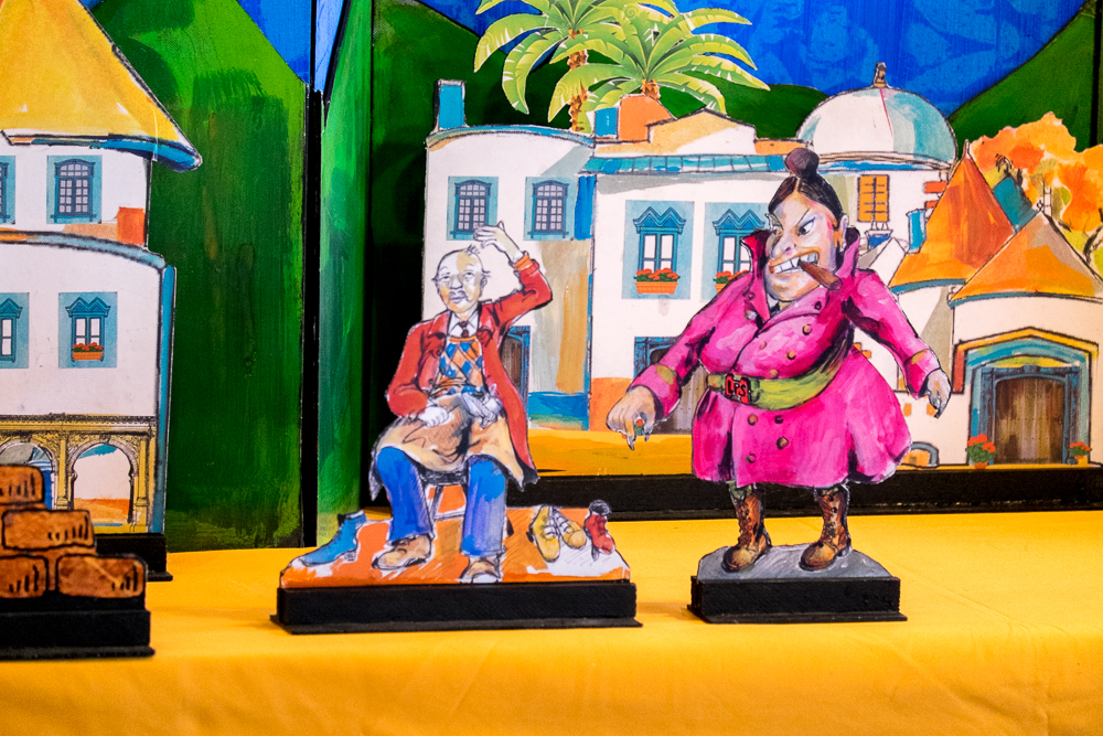 Papiertheaterszene