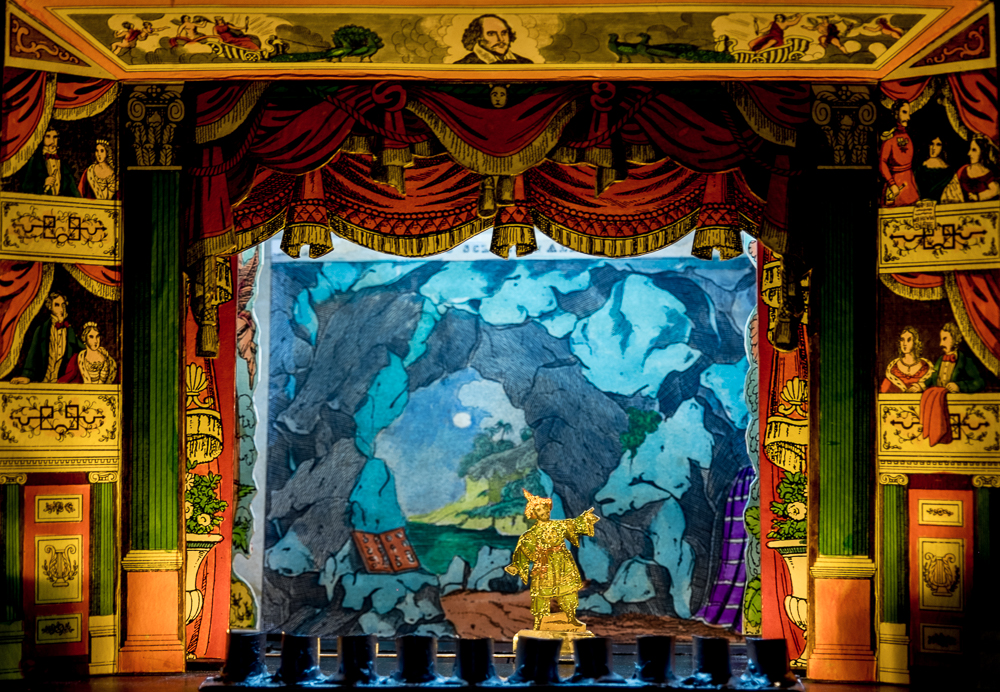 Papiertheaterszene