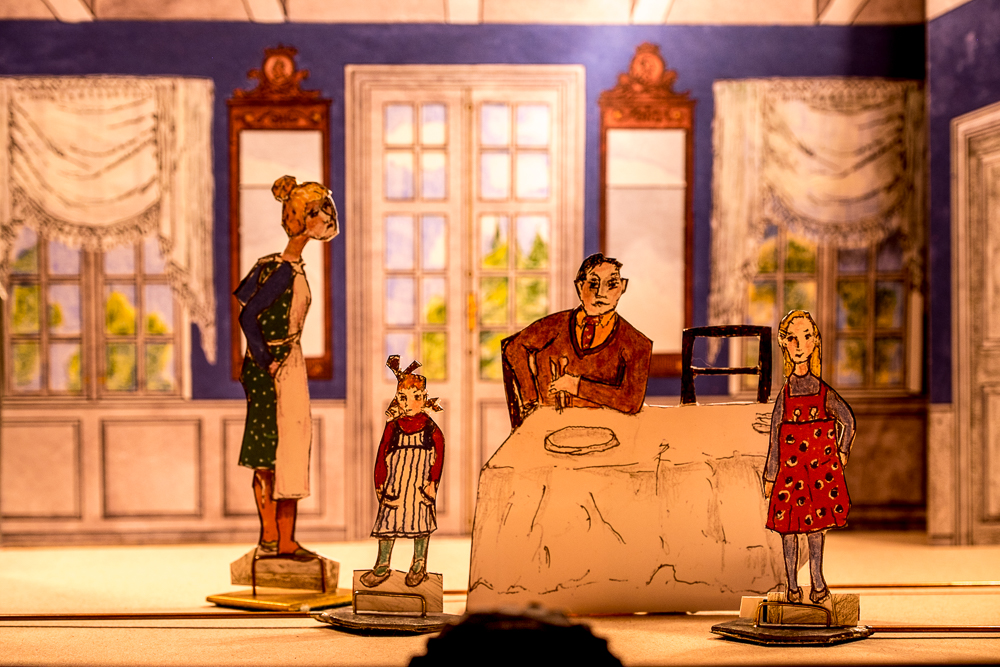 Papiertheaterszene